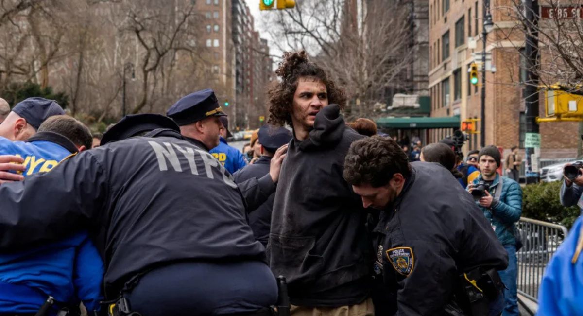 न्युयोर्कका मेयरको घरबाहिर बम प्रहार गर्ने दुई ‘आईएसआईएस’ समर्थक पक्राउ