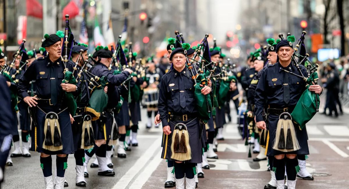न्युयोर्कको सेन्ट प्याट्रिक डे परेड: रोबर्ट जेम्स म्याककेन बने ग्रान्ड मार्सल