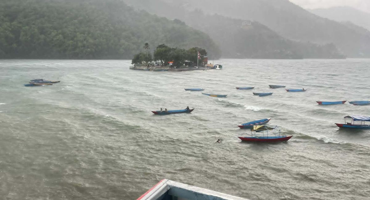 हावाहुरीले फेवातालमा फसेका ११ जनाको सकुशल उद्धार