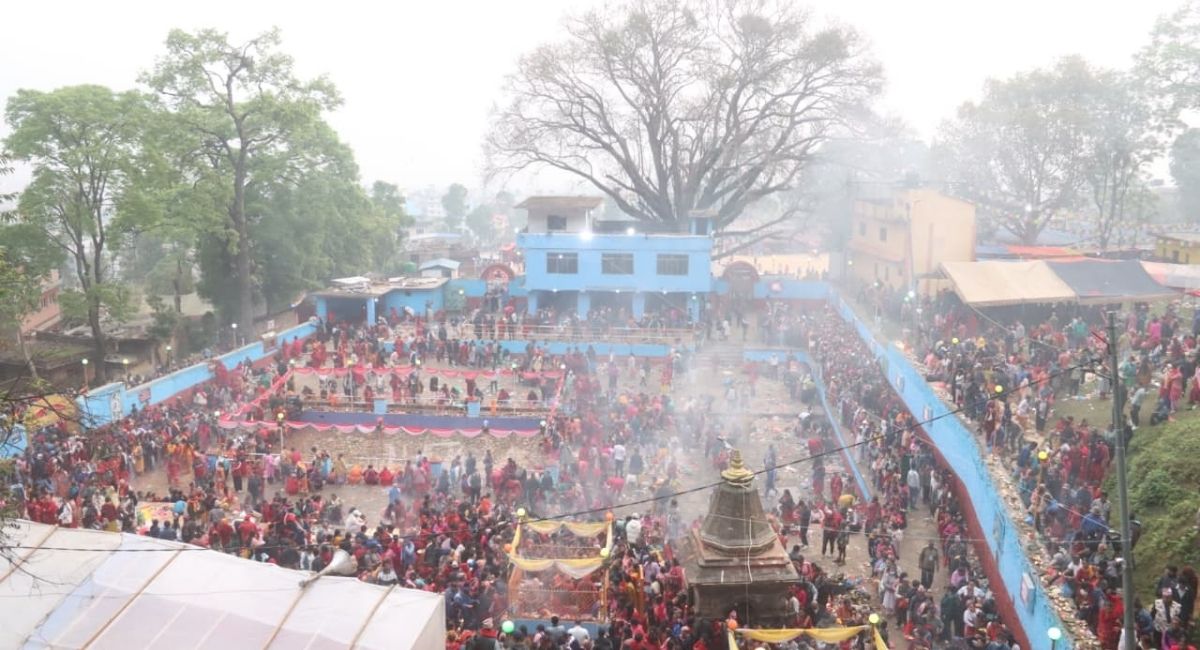 आमाको मुख हेर्ने दिन मातातीर्थमा दर्शनार्थीको घुइँचो
