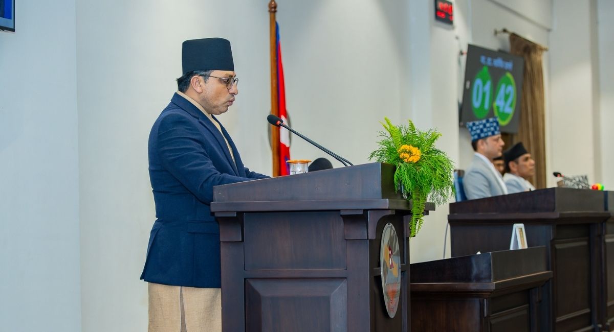 सरकारले ल्यायो २१ खर्ब २४ अर्बको बजेट: करको सीमा १० लाख पुग्यो, कर्मचारीको तलब बढ्यो