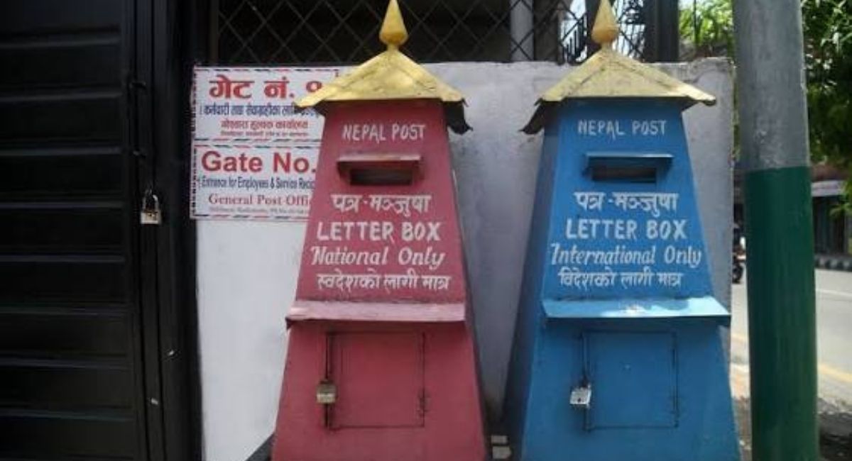 इन्टरनेटको जमानामा पनि हुलाकको क्रेजः कैलालीमा एक वर्षमै १ लाख २७ हजार चिठीपत्र ओसारपसार