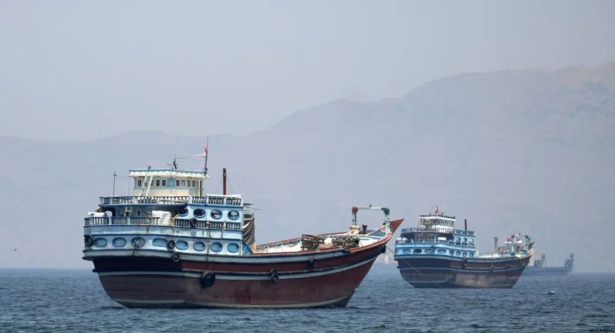 स्ट्रेट अफ होर्मुजमा व्यापारिक जहाजको सुरक्षा गर्न अमेरिका र बेलायतले गठबन्धन बनाउँदै