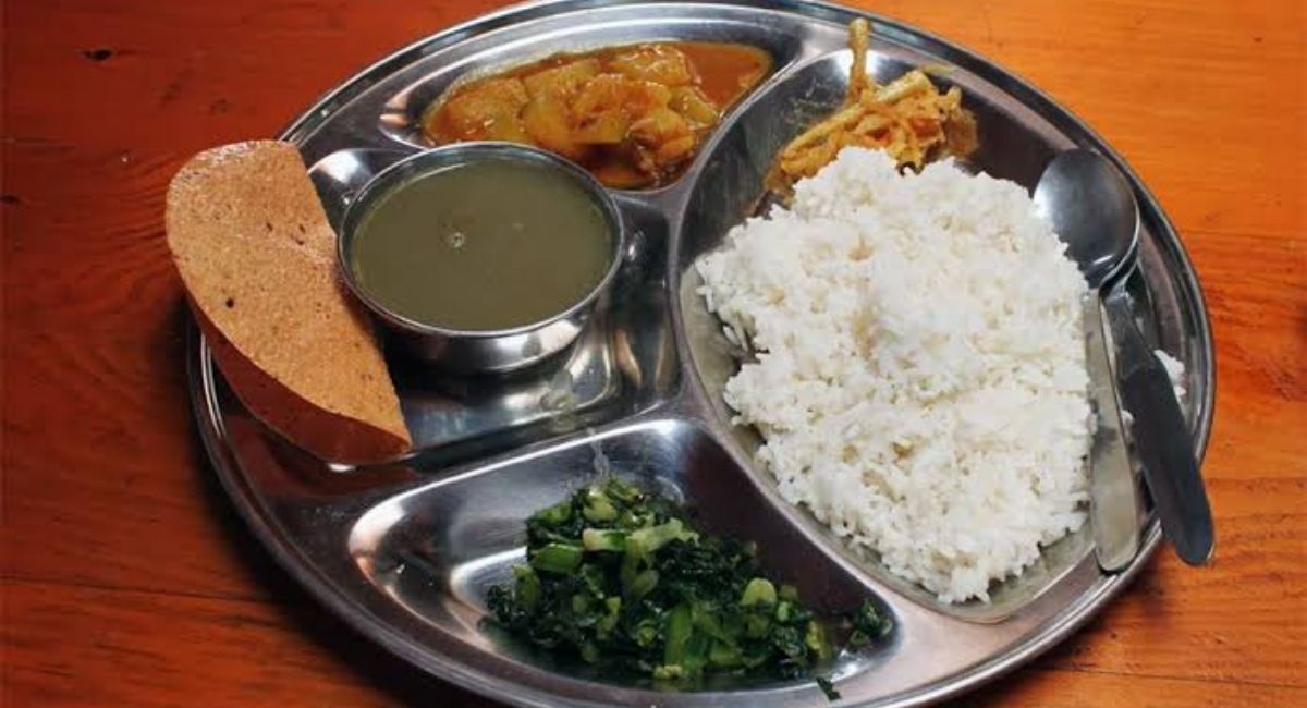 यात्रीलाई बासी खाना खुवाउने होटललाई २५ हजार जरिवाना