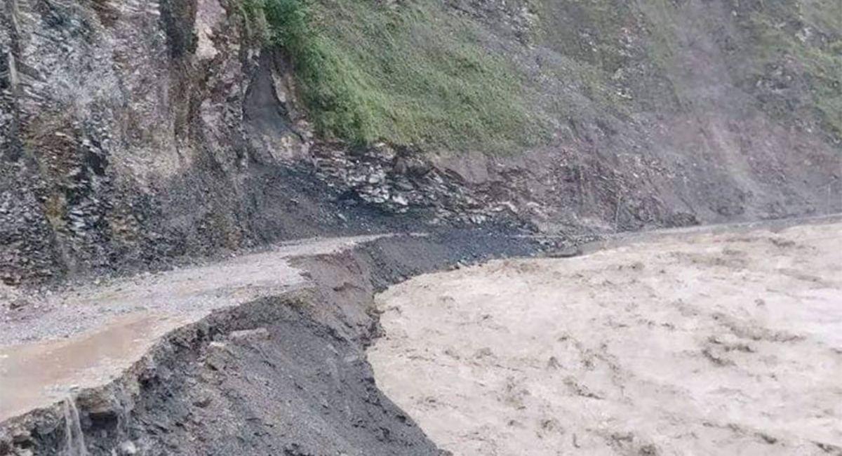 बाढीपहिरोले देशका ६ मुख्य राजमार्ग ठप्प