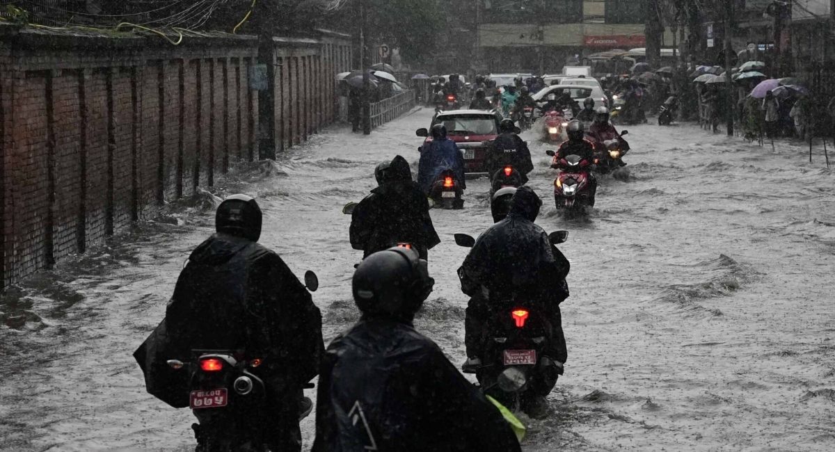 देशभर अति भारी वर्षाको चेतावनी, राति गाडी नचलाउन आग्रह