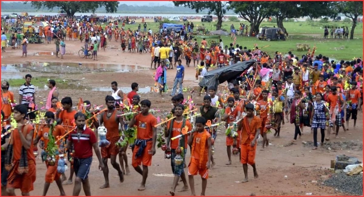 साउनको अन्तिम सोमबार: बोलबम यात्री सुन्दरीजलबाट पशुपतिनाथ जाँदै