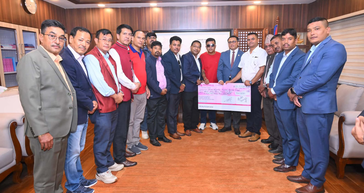 प्रधानमन्त्री दैवी प्रकोप उद्धार कोषमा फास्ट फ्यानमा आबद्ध व्यवसायीले गरे ३ लाख सहयोग