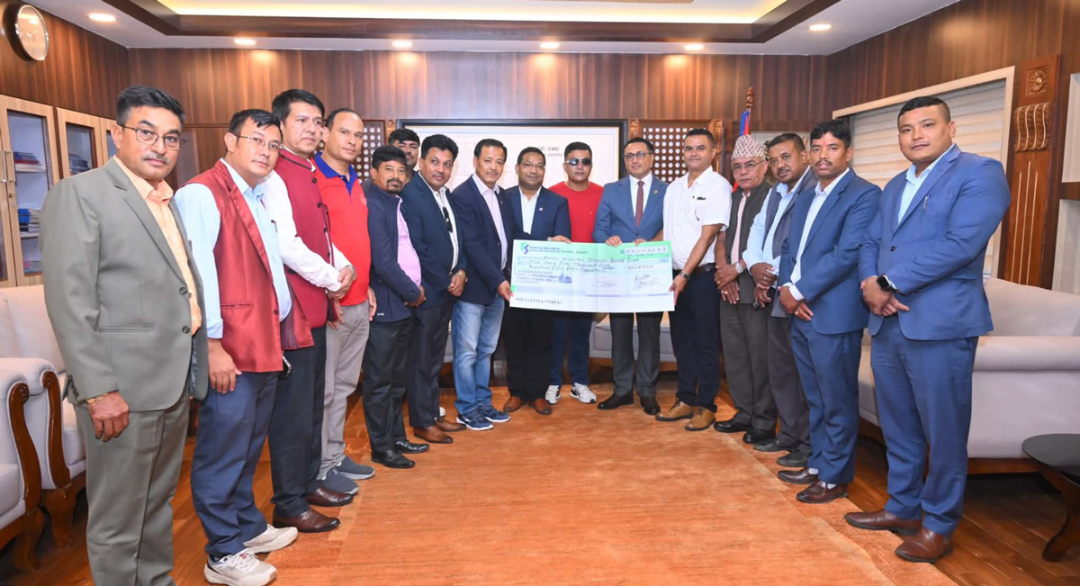 भोटेकोशी बाढी प्रभावितलाई रोयल एवानले गर्‍यो ५ लाख रुपैयाँ सहयोग