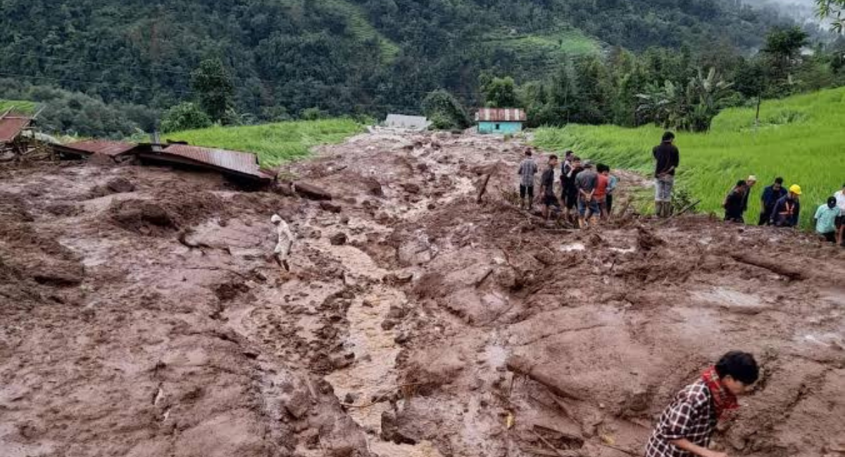 अविरल वर्षा: बाढी र पहिरोमा परी १२ जनाको मृत्यु, ७ बेपत्ता