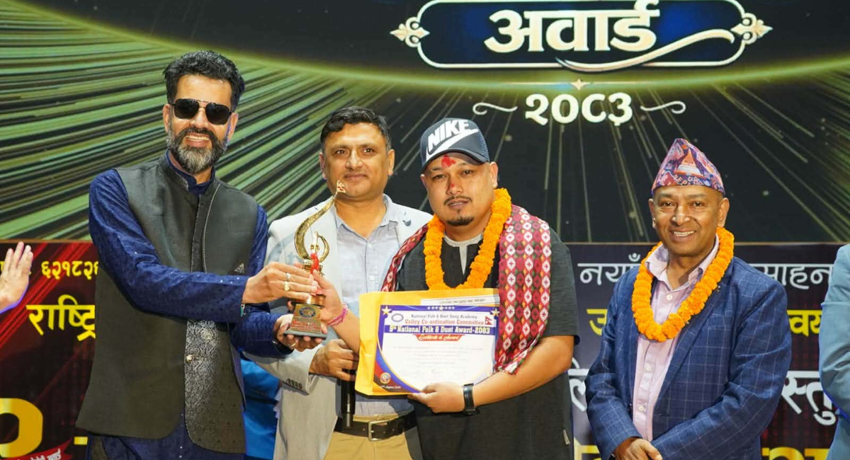 ‘गण्डकी गीत’बाट विक्रमबाबुले जिते सर्वोत्कृष्ट लोकदोहोरी शब्दको अवार्ड